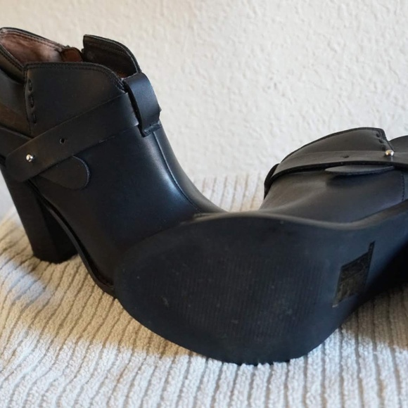 Crown Vintage Black Open Toe Ankle Boots - Picture 2 of 4